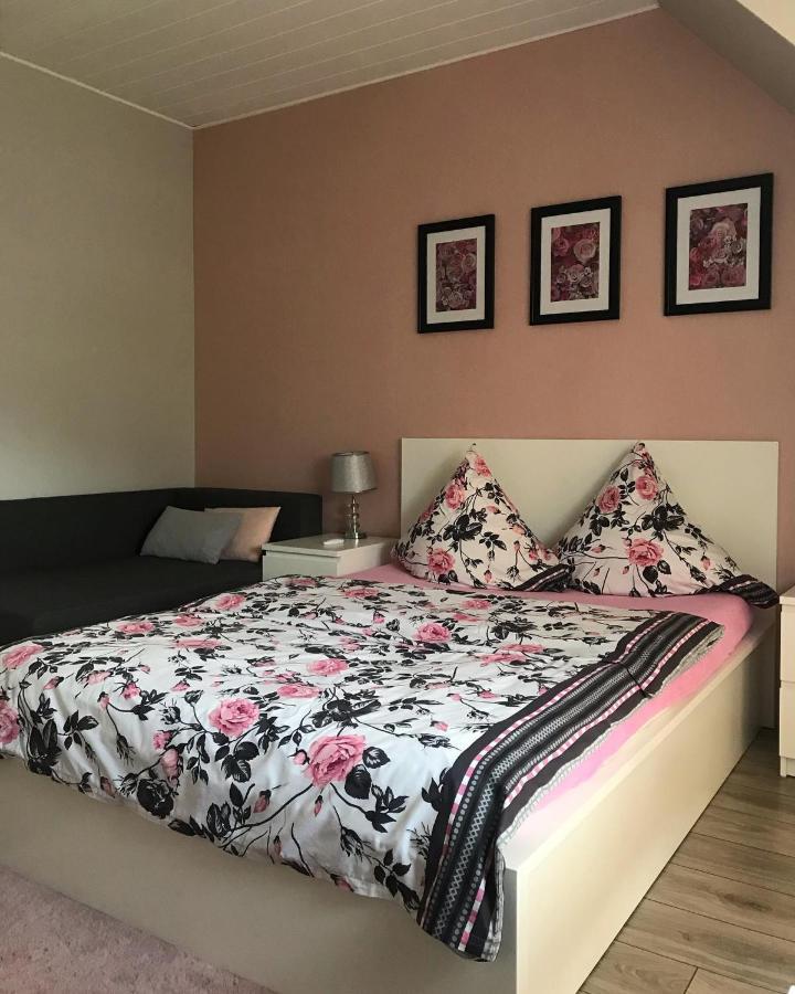 Sewana Pokoje Goscinne I Domki Letniskowe Mikołajki Exterior foto